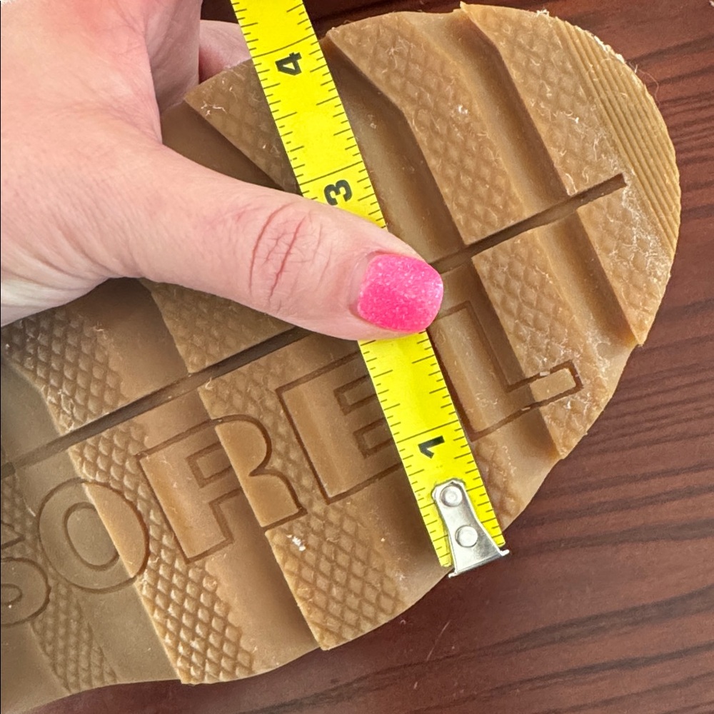Tan Sorel hiking boots - Picture 9 of 9